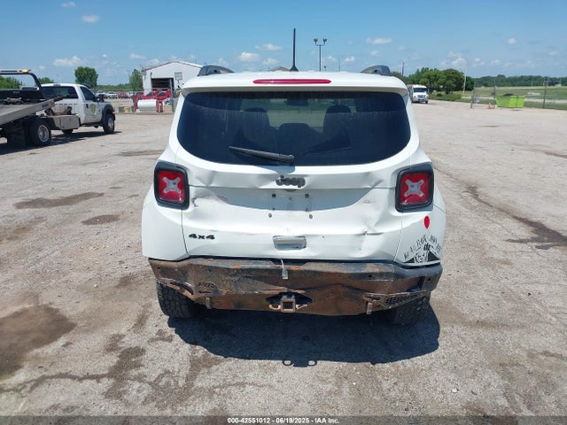 Jeep 2018 2018 ZACCJBAB5JPH67828 Image 16
