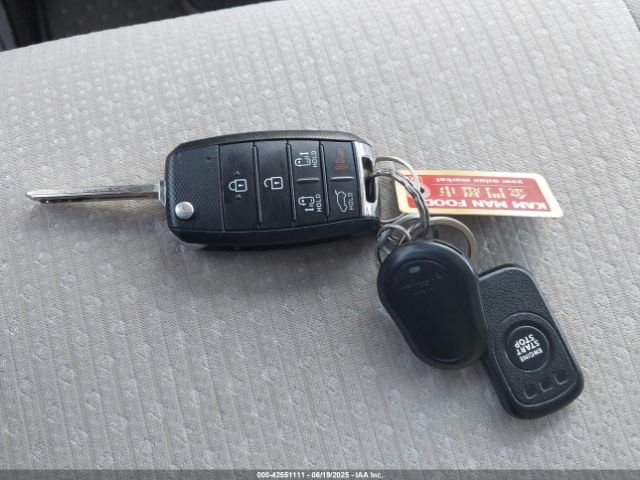 2018 KIA SEDONA KNDMB5C1XJ6383165 Photo 10