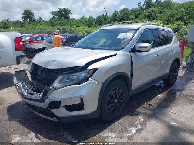 Nissan 2017 2017 JN8AT2MT9HW150794 Image 2