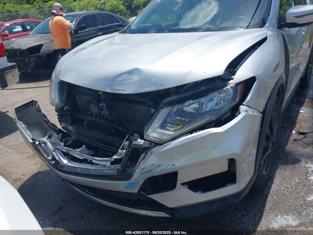 Nissan 2017 2017 JN8AT2MT9HW150794 Image 6