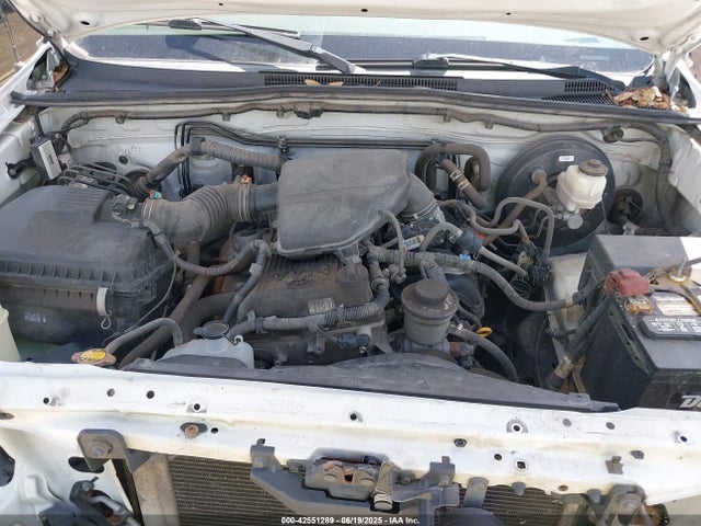 5TFNX4CN2EX032561 Toyota 2tr-fe