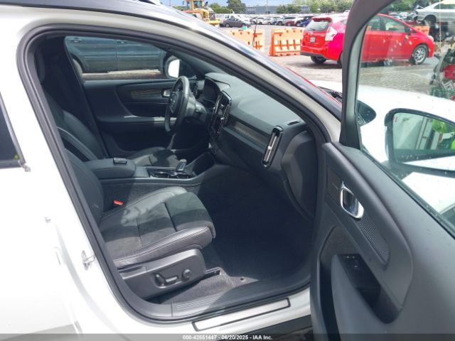 2021 VOLVO XC40 RECHARGE PURE ELECTRIC YV4ED3UR3M2612978 Photo 4