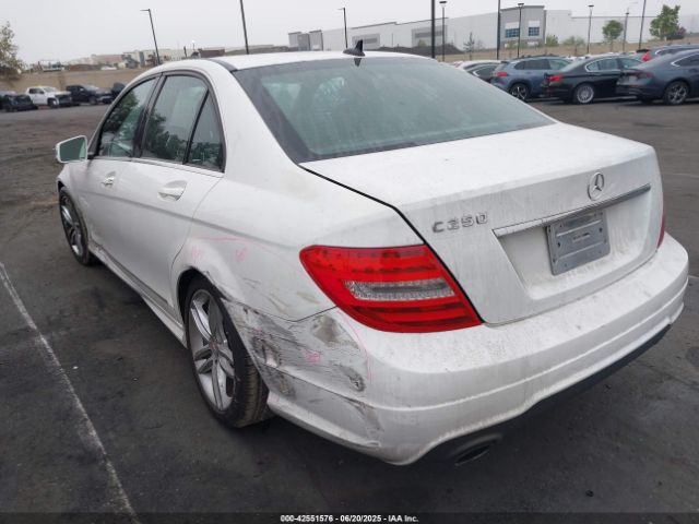 2013 MERCEDES-BENZ C 250 WDDGF4HB9DG098314 Photo 2