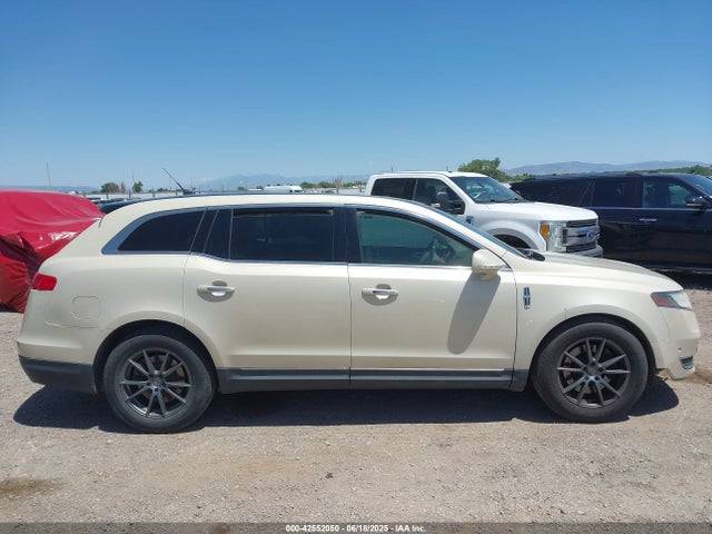 2LMHJ5AT0EBL53480 Lincoln MKT