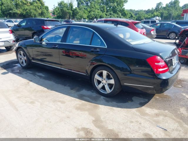 2011 MERCEDES-BENZ S 550 WDDNG8GB8BA375872 Photo 2
