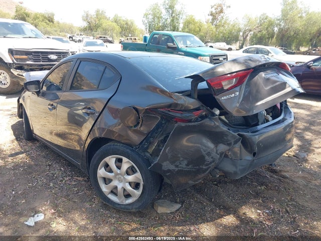 Mazda pe 2017 3MZBN1U70HM112164 Image 3