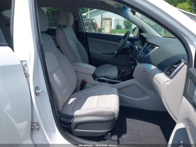 2018 HYUNDAI TUCSON KM8J33A48JU722983 Photo 4