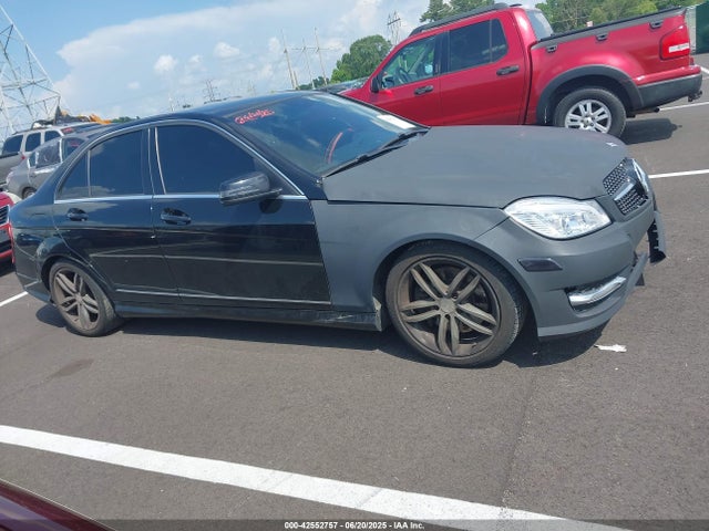 WDDGF8AB8EG251039 Mercedes-Benz C-Class