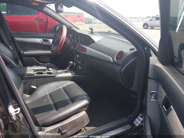 WDDGF8AB8EG251039 Mercedes-Benz C-Class