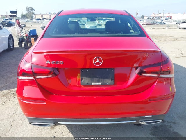 WDD3G4EB2KW022159 Mercedes-Benz m260