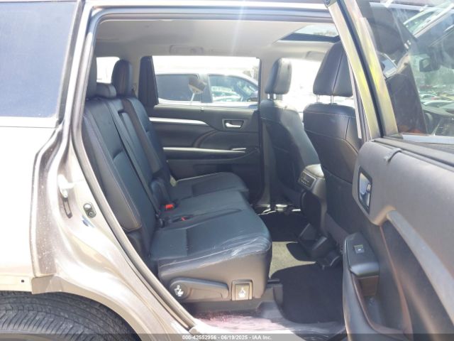 2019 TOYOTA HIGHLANDER 5TDJZRFHXKS712771 Photo 7