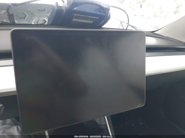 5YJ3E1EB2JF100120 Tesla 2018