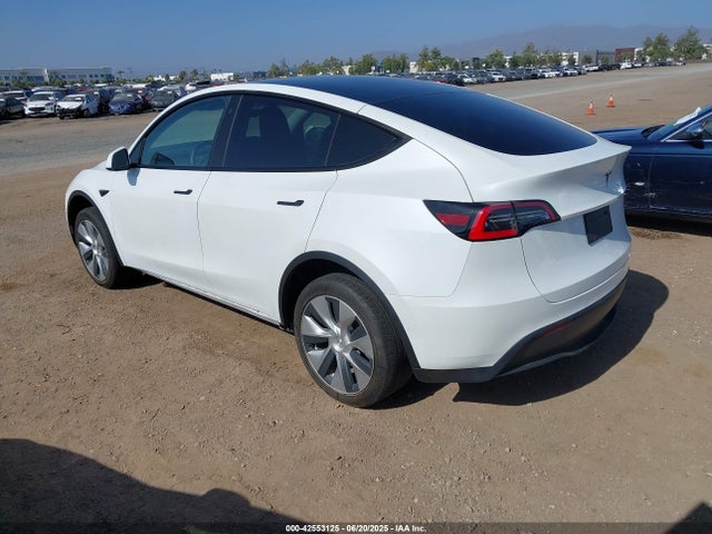 2021 TESLA MODEL Y 5YJYGDEE7MF085758 Photo 2