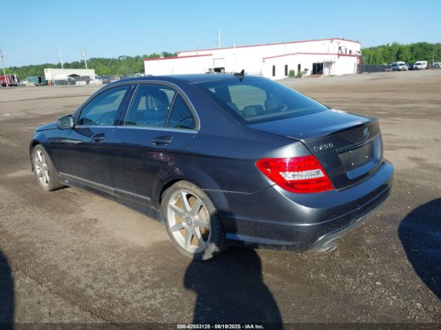 2014 MERCEDES-BENZ C 250 WDDGF4HB2EG241072 Photo 2