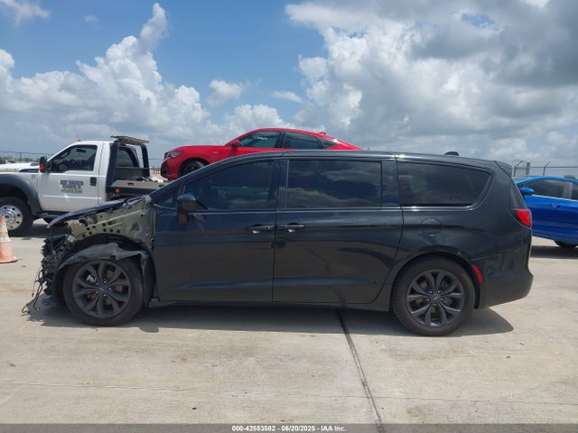 2C4RC1FG7JR187236 Chrysler 2018