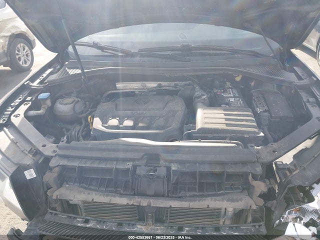 3VV2B7AXXJM028105 Volkswagen Tiguan