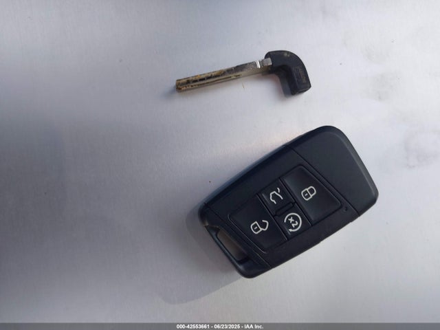 3VV2B7AXXJM028105 Volkswagen Tiguan