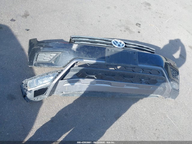 3VV2B7AXXJM028105 Volkswagen Tiguan
