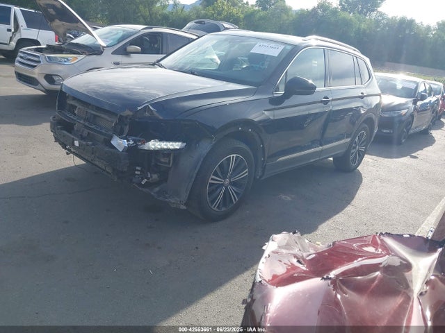 3VV2B7AXXJM028105 Volkswagen Tiguan