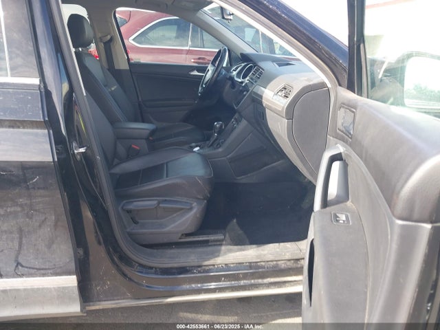 3VV2B7AXXJM028105 Volkswagen Tiguan