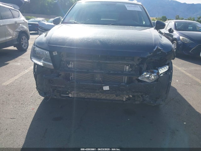 3VV2B7AXXJM028105 Volkswagen Tiguan