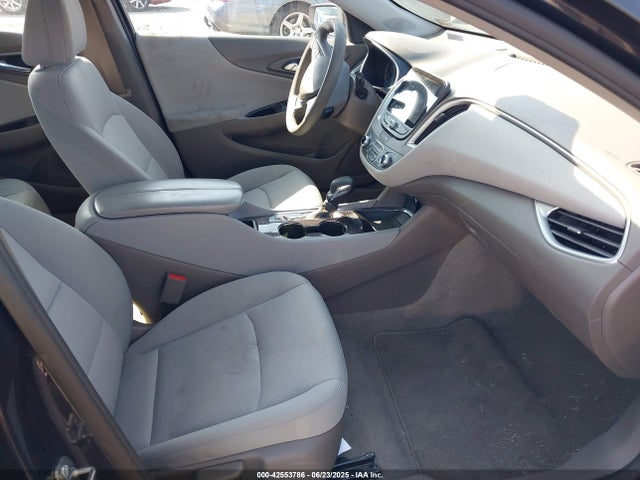 Chevrolet lfv 2023 1G1ZD5ST1PF128344 Image 5