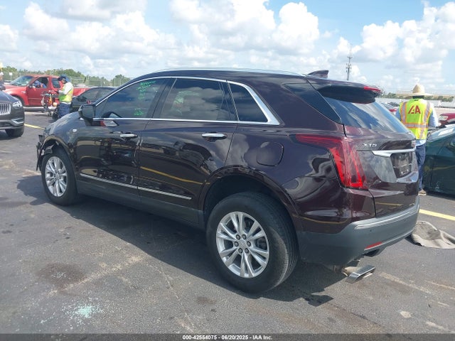 2021 CADILLAC XT5 1GYKNAR4XMZ118140 Photo 2
