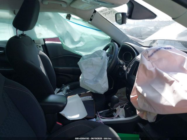 2019 JEEP COMPASS 3C4NJCAB2KT614851 Photo 4