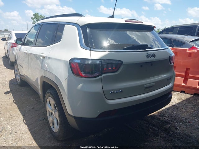 3C4NJDBB0MT600115 Jeep 2021