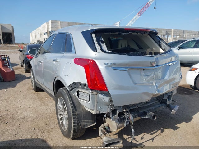 2018 CADILLAC XT5 1GYKNCRS8JZ170856 Photo 2