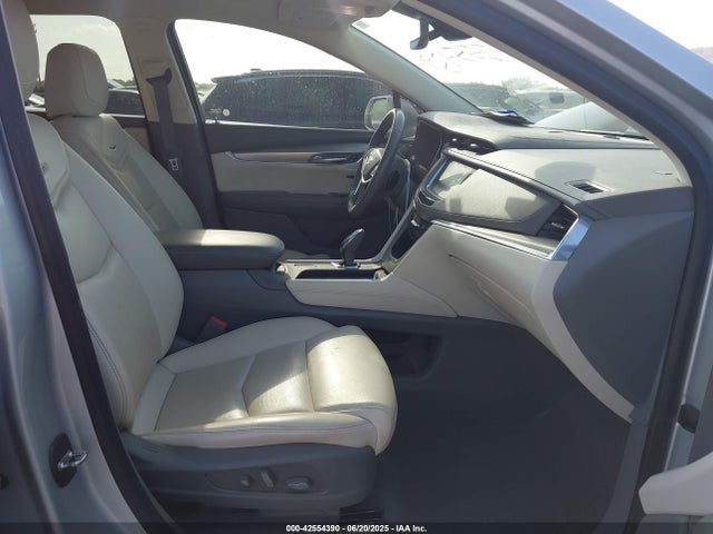 2018 CADILLAC XT5 1GYKNCRS8JZ170856 Photo 4