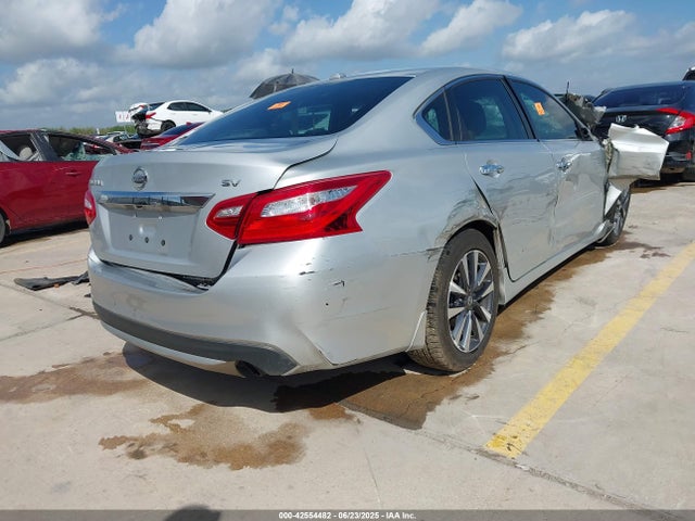 1N4AL3AP7HC182840 Nissan 2017