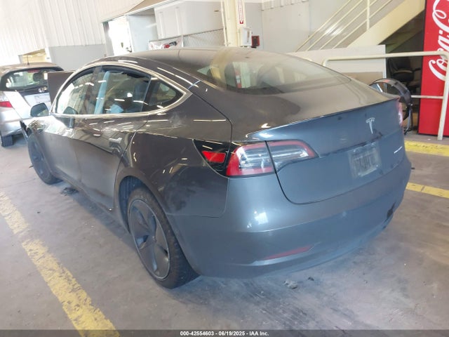 2018 TESLA MODEL 3 5YJ3E1EBXJF119563 Photo 2