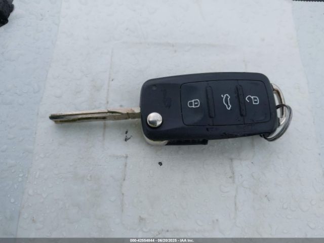 3VWLA7AJ7FM228476 Volkswagen 2015