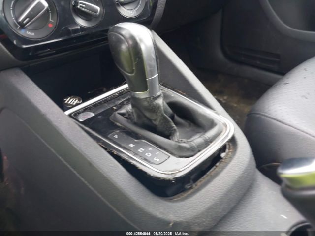 3VWLA7AJ7FM228476 Volkswagen 2015