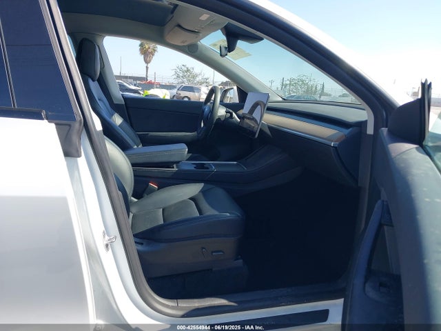 2021 TESLA MODEL Y 5YJYGAEE4MF265696 Photo 4
