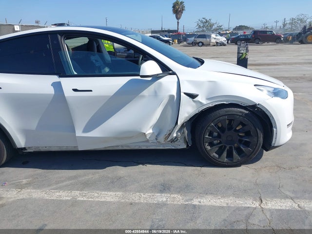2021 TESLA MODEL Y 5YJYGAEE4MF265696 Photo 5