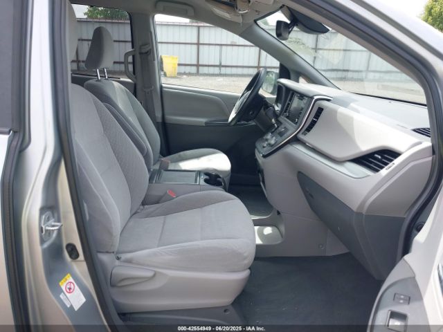 2019 TOYOTA SIENNA 5TDKZ3DC6KS003490 Photo 4