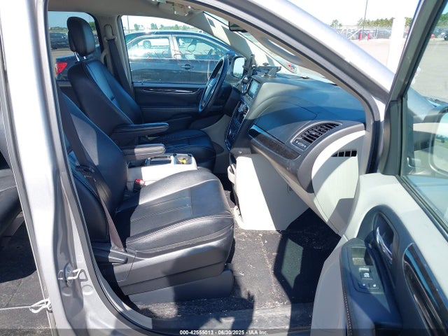 2C4RC1BG8GR290521 Chrysler Town and Country