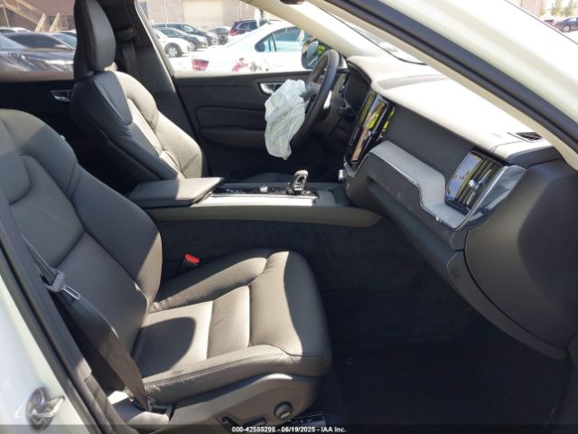 2025 VOLVO XC60 PLUG-IN HYBRID YV4H60RC9S1049609 Photo 4