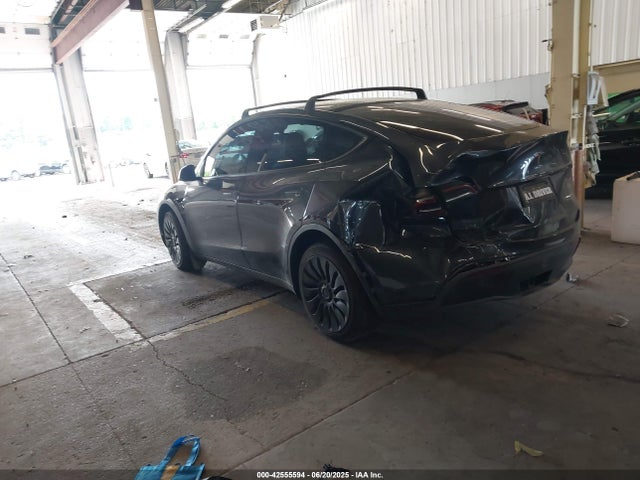 2024 TESLA MODEL Y 7SAYGDEE5RF003780 Photo 2