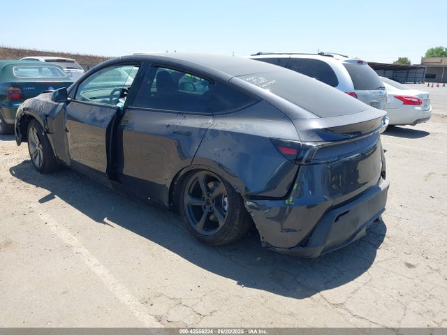 2026 TESLA MODEL Y 7SAYGDEE7TF334089 Photo 2