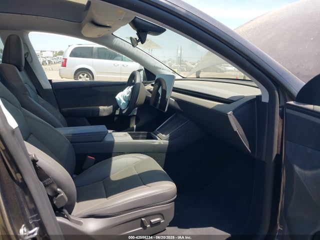 2026 TESLA MODEL Y 7SAYGDEE7TF334089 Photo 4