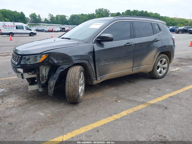 3C4NJCBBXJT227168 Jeep Compass