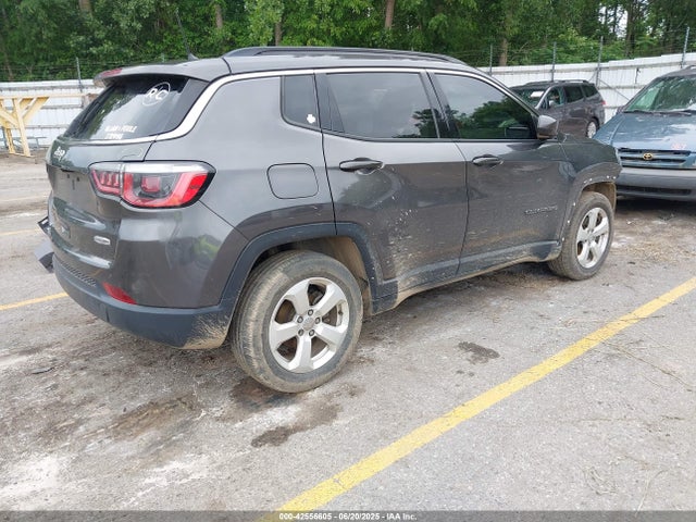 3C4NJCBBXJT227168 Jeep Compass