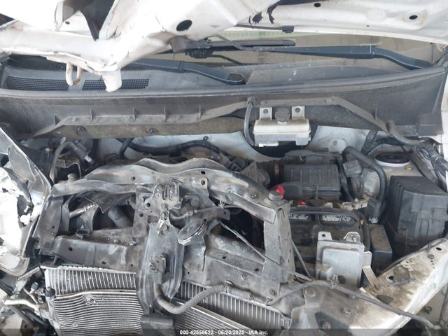 3N6CM0KN1GK695034 Nissan 2016