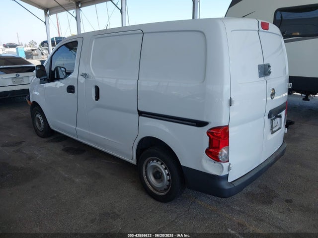 3N6CM0KN1GK695034 Nissan 2016