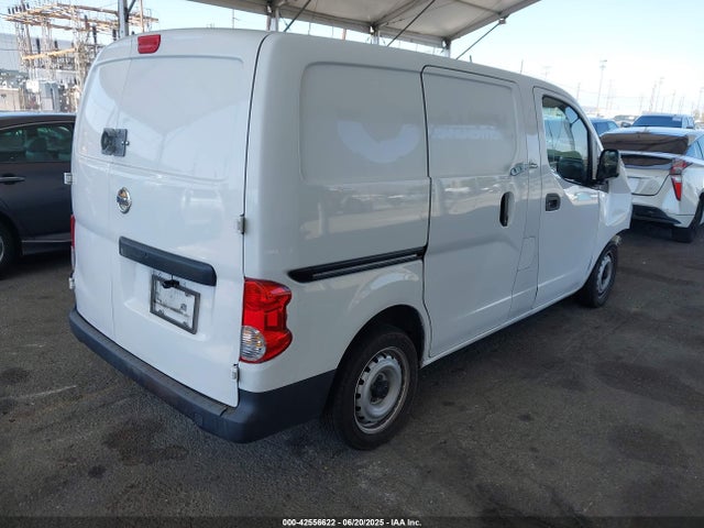 3N6CM0KN1GK695034 Nissan 2016
