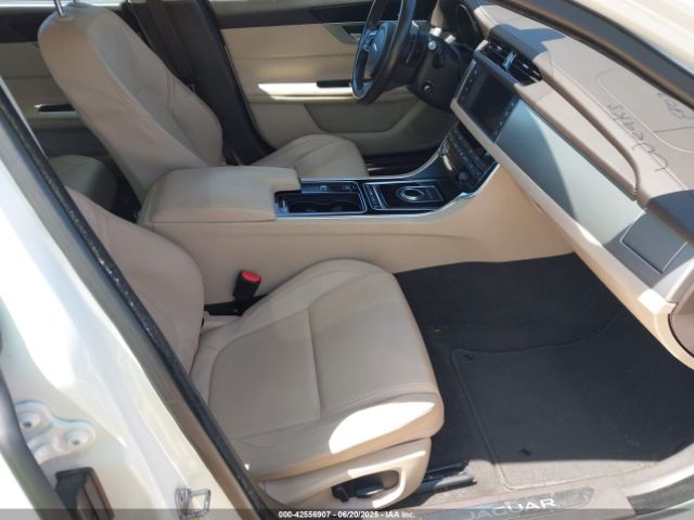 2017 JAGUAR XF SAJBD4BV3HCY43828 Photo 4
