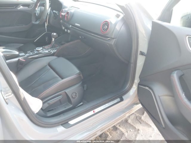 2019 AUDI RS 3 WUABWGFF9KA901895 Photo 4